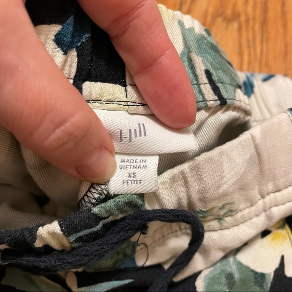 J. Jill Floral Shorts - Picture 4 of 6